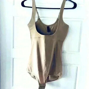 MARILYN MONROE TAN OPEN BUST SHAPEWEAR SIZE LARGE